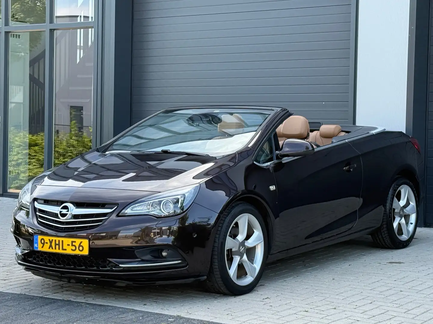 Opel Cascada 1.6 Turbo Cosmo / NAP / AUTOMAAT / BOMVOL Bruin - 2