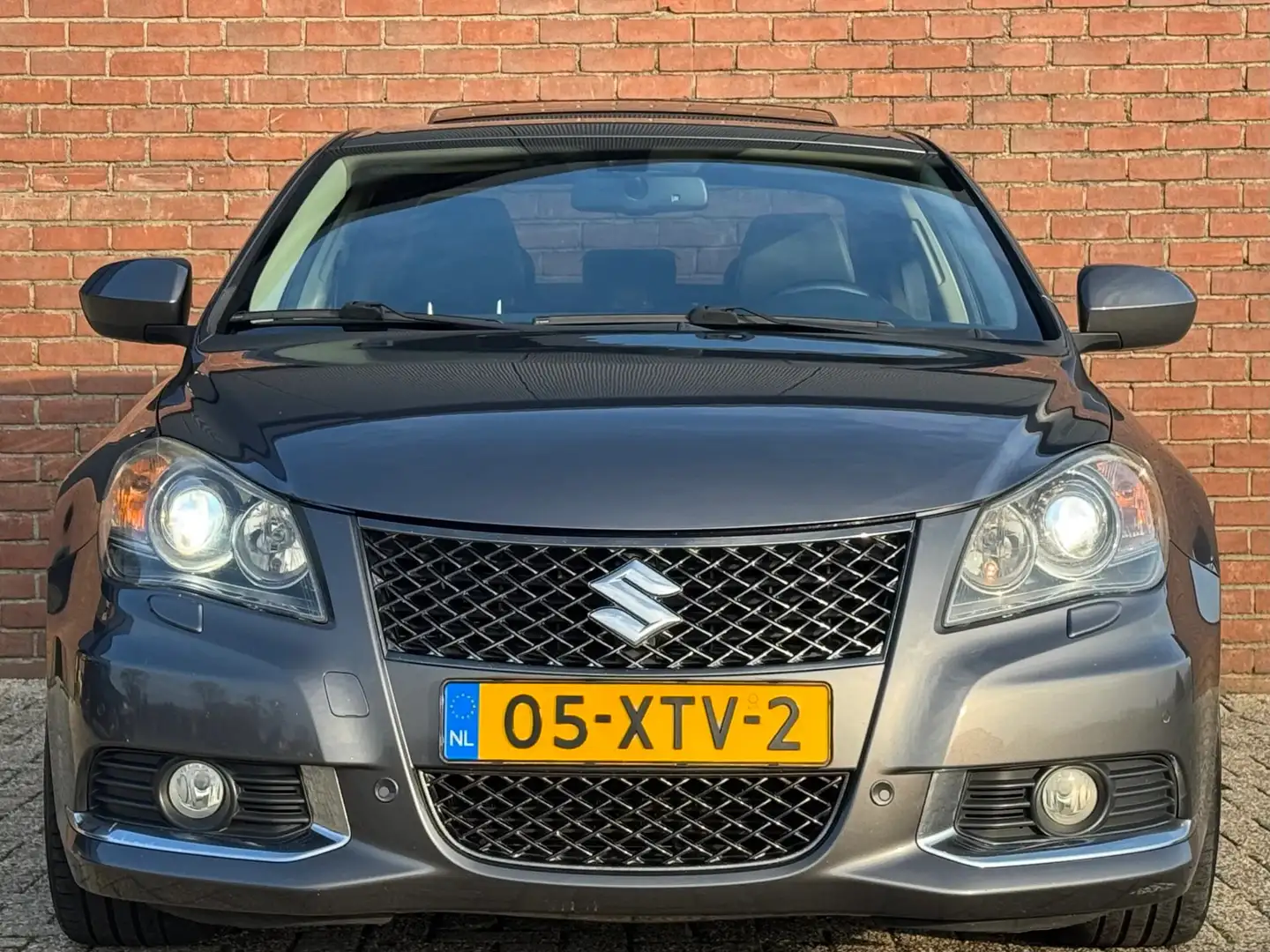Suzuki Kizashi 2.4 SPORT | NL-AUTO! | PANODAK! | LEDER! Grau - 2