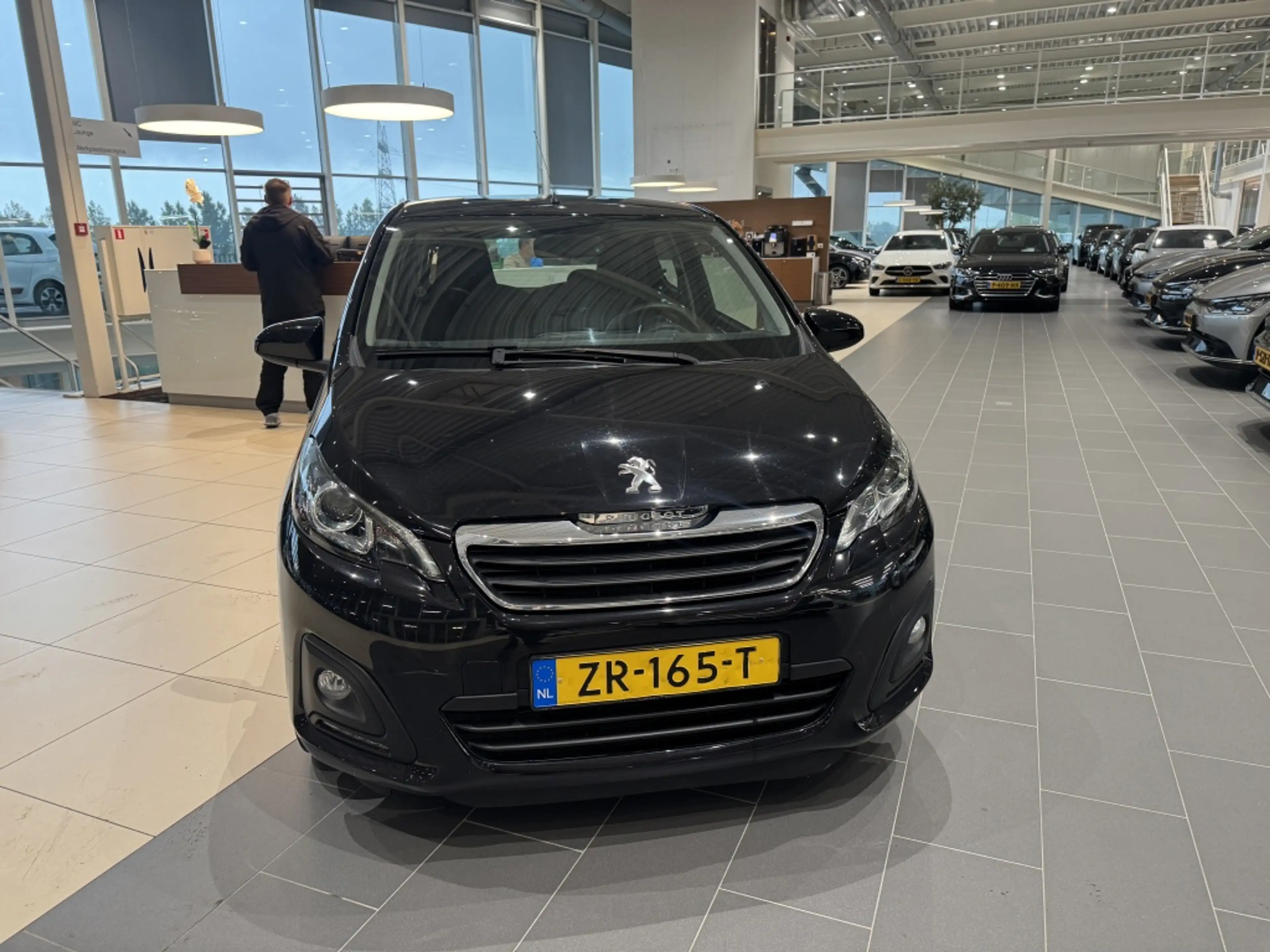 Peugeot 108 1.0 e-VTi Active — photo 2