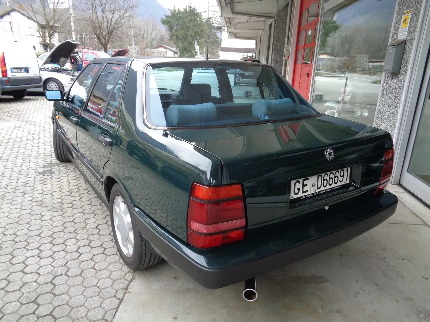 Lancia Thema 2.0 16V turbo lx Зелений - 2