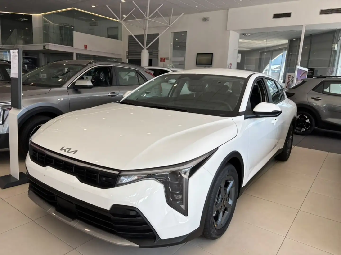 Kia K4 1.0 MHEV Drive 115 - 1