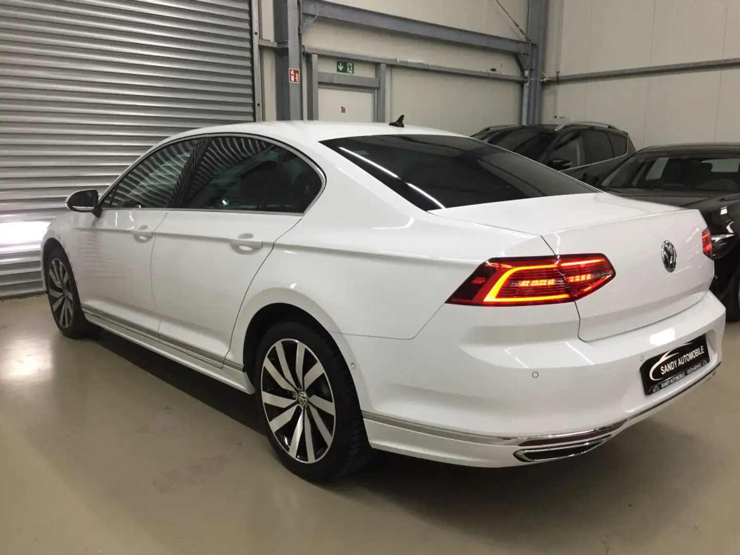 Volkswagen Passat R-Line Highline LEDER LED ACC Kamera Navi Wit - 2
