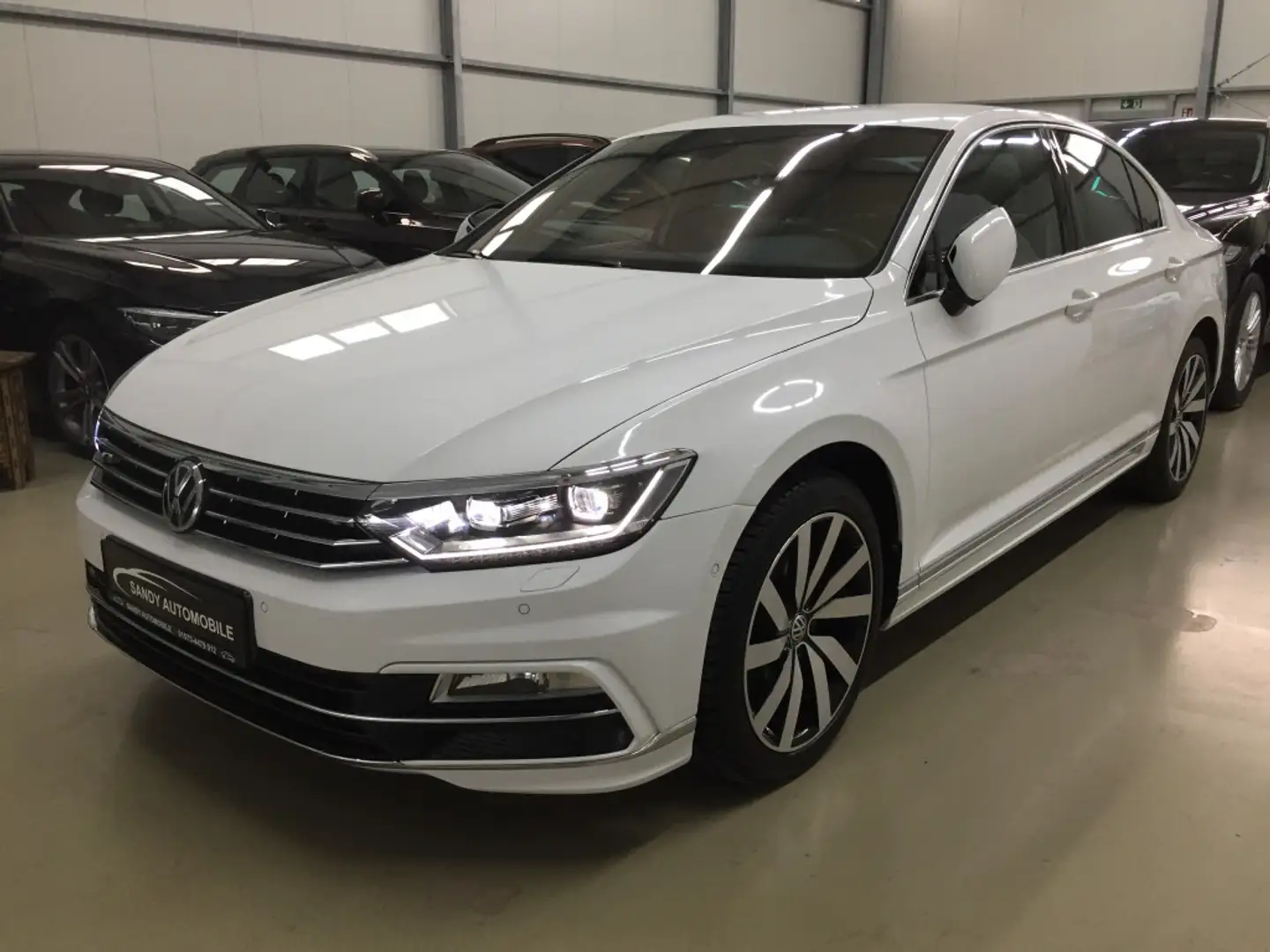 Volkswagen Passat R-Line Highline LEDER LED ACC Kamera Navi Wit - 1