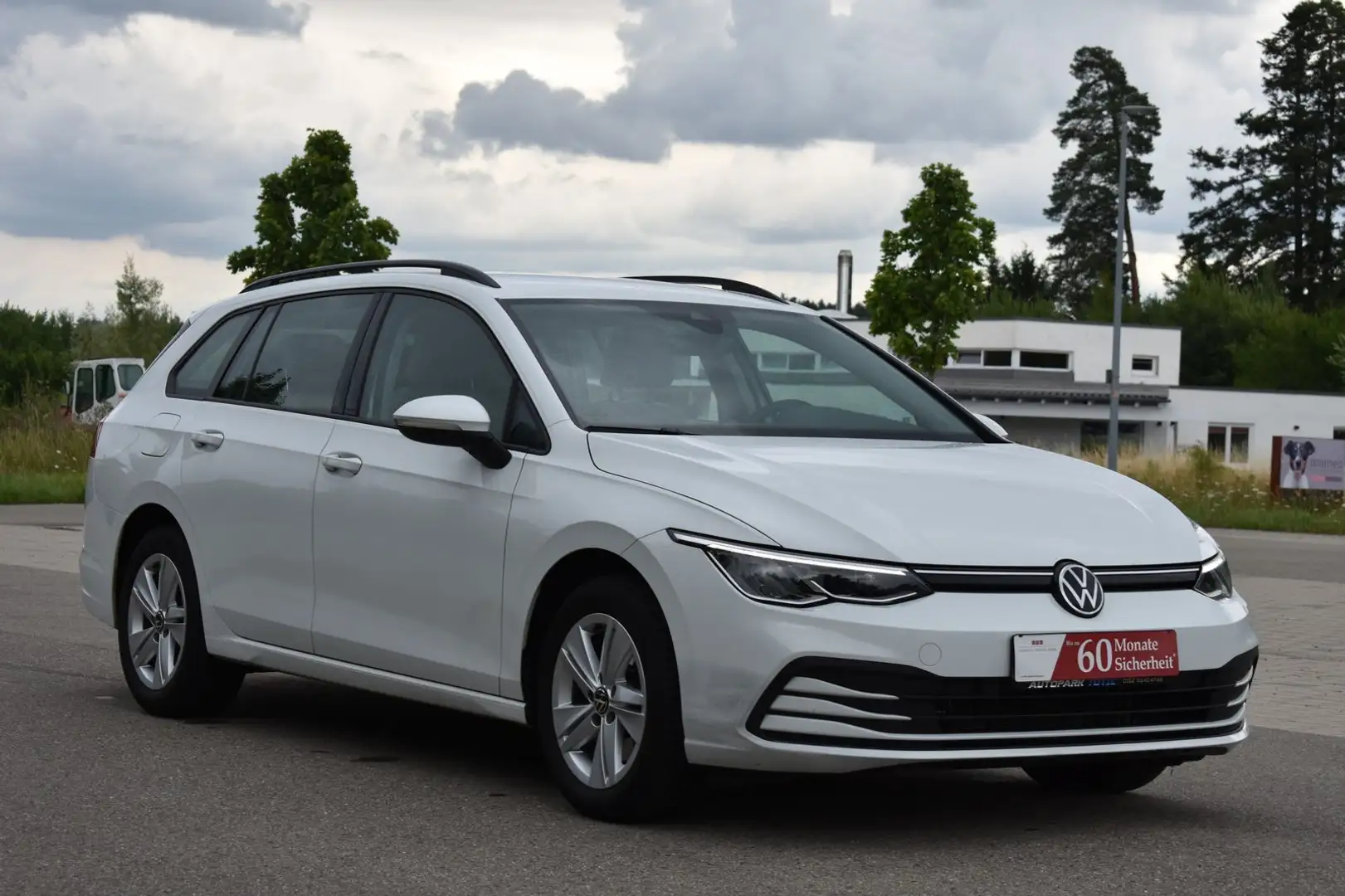 Volkswagen Golf VIII*Life*Variant*2.0TDI*DSG*LED*ACC*SHZ Weiß - 2