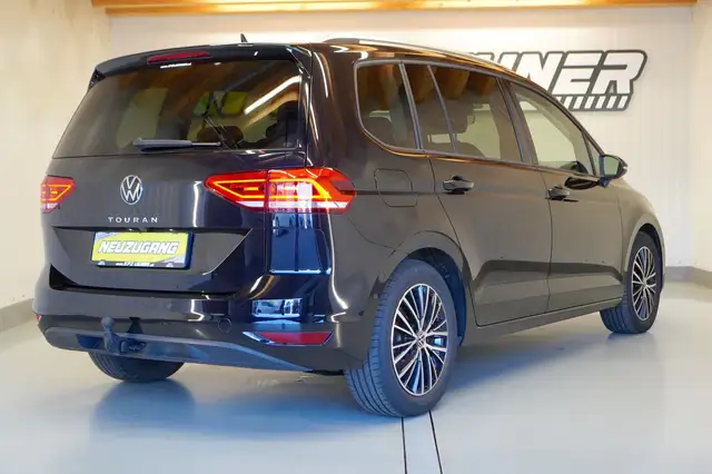 Volkswagen Touran view 4