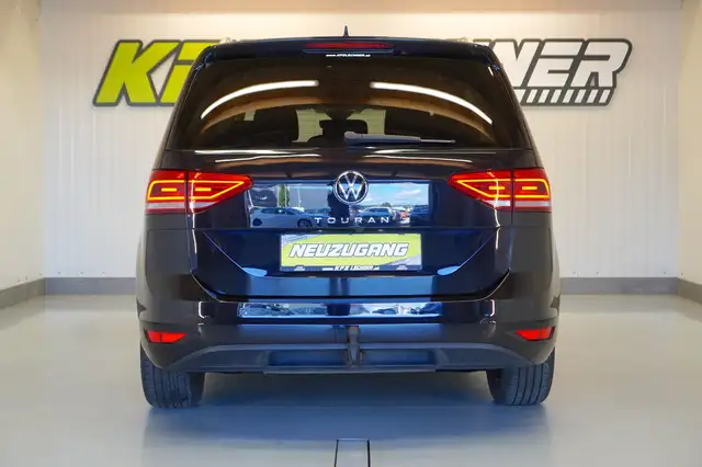 Volkswagen Touran view 5