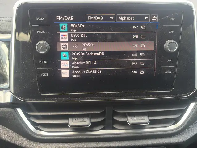 Volkswagen T-Roc view 10