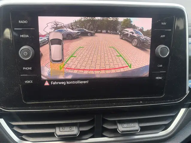 Volkswagen T-Roc view 11