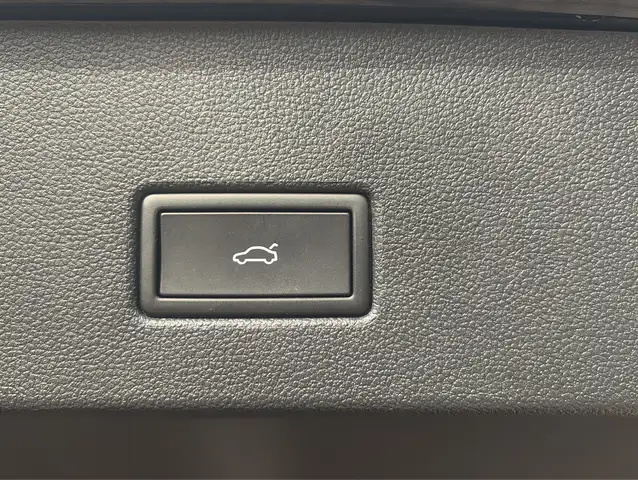 Volkswagen T-Roc view 9