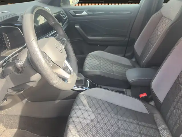 Volkswagen T-Roc view 6