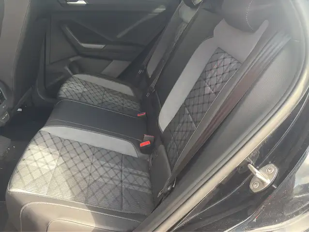 Volkswagen T-Roc view 7