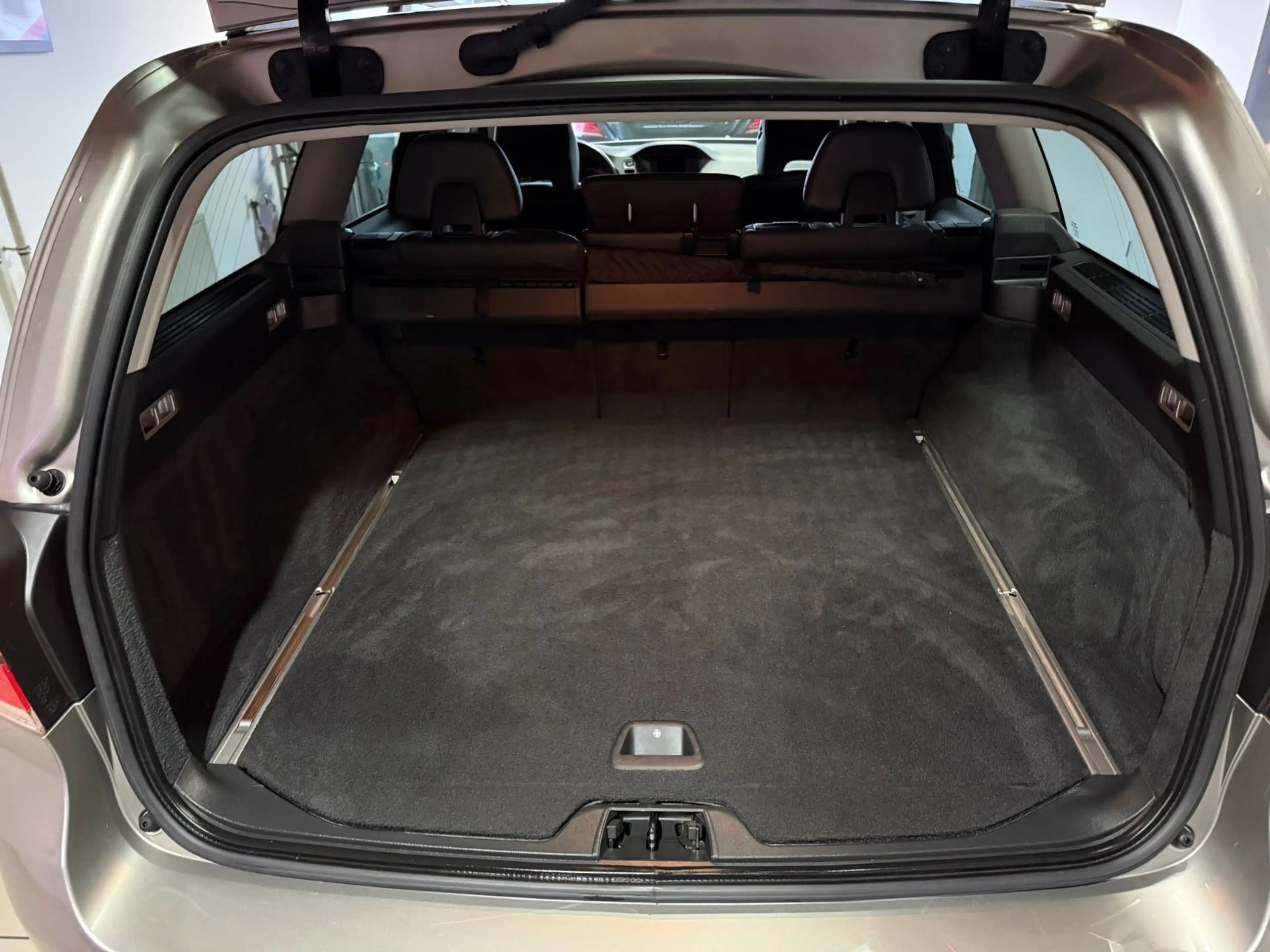 Volvo V70 D2 Kinetic*TÜV NEU*NAVI*LEDER*XENON*AHK*SHFT — photo 10