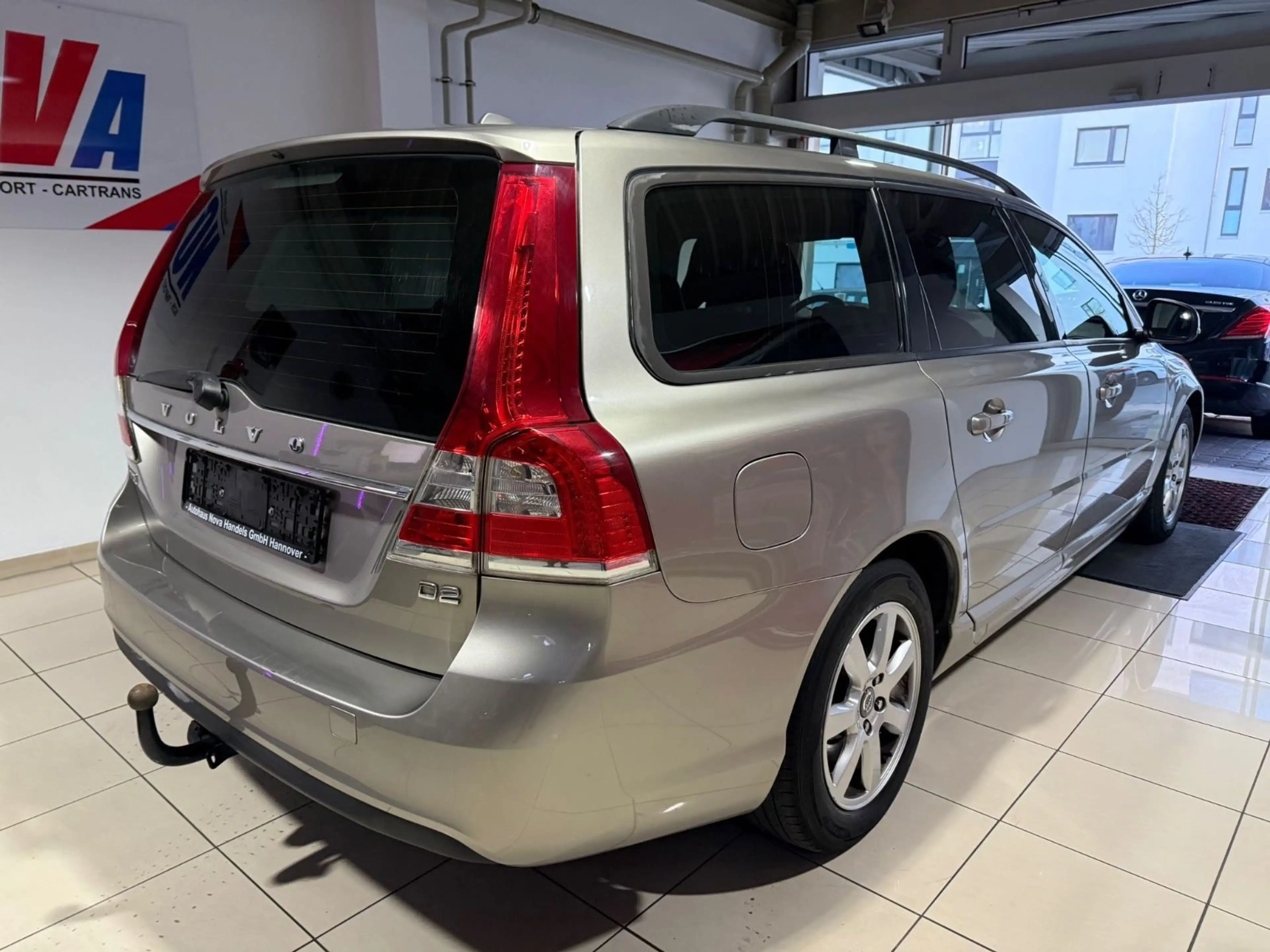 Volvo V70 D2 Kinetic*TÜV NEU*NAVI*LEDER*XENON*AHK*SHFT — photo 14