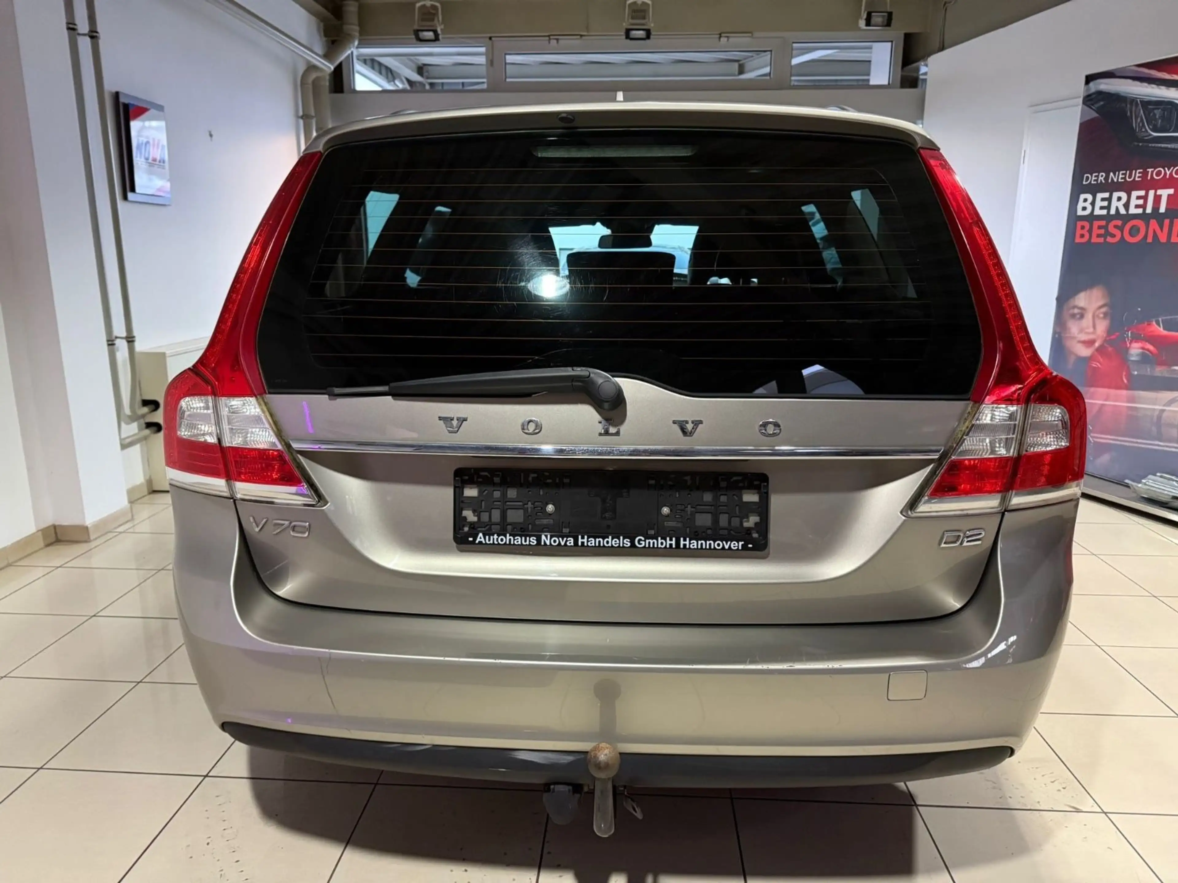 Volvo V70 D2 Kinetic*TÜV NEU*NAVI*LEDER*XENON*AHK*SHFT — photo 4