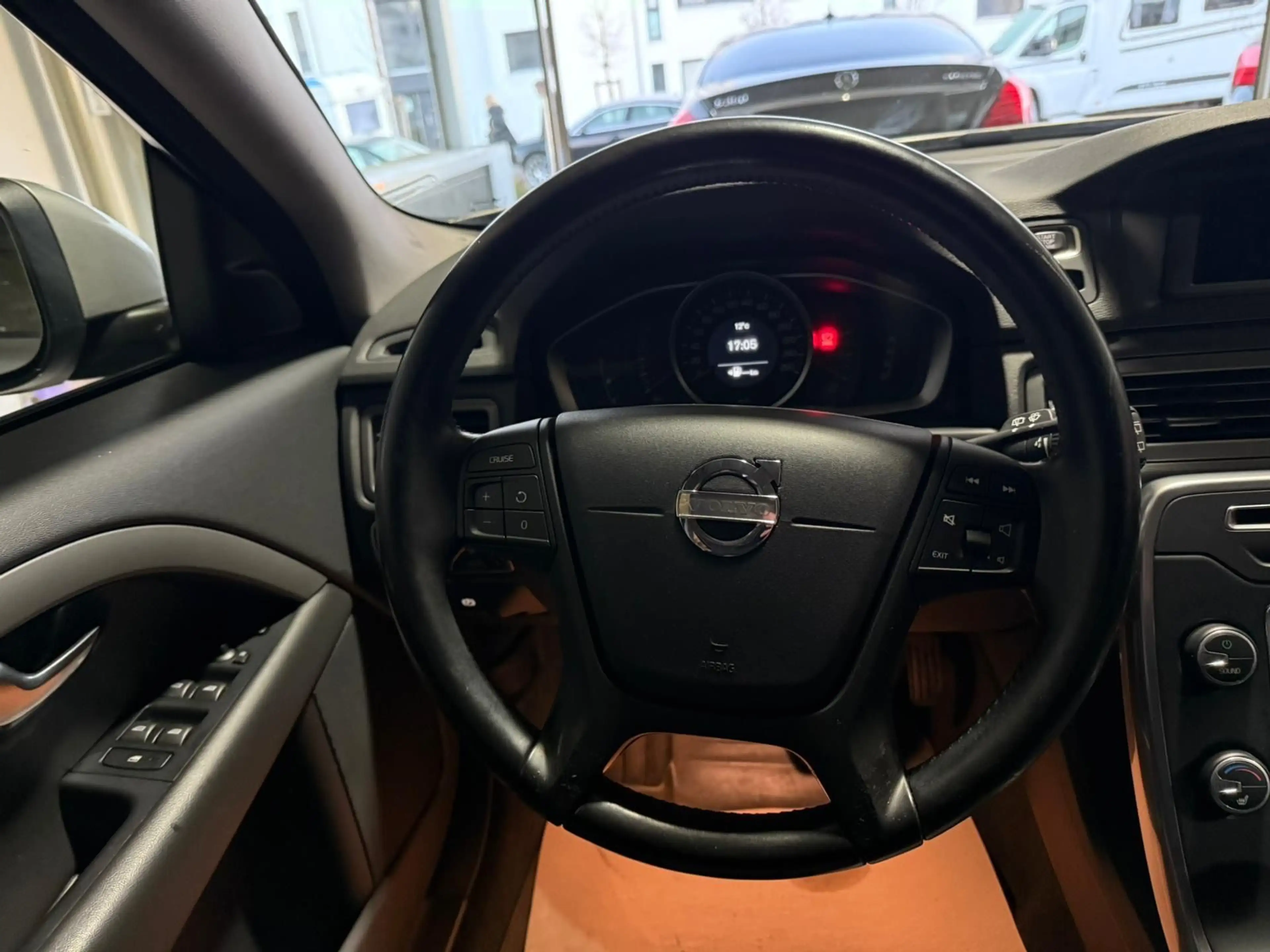 Volvo V70 D2 Kinetic*TÜV NEU*NAVI*LEDER*XENON*AHK*SHFT — photo 15