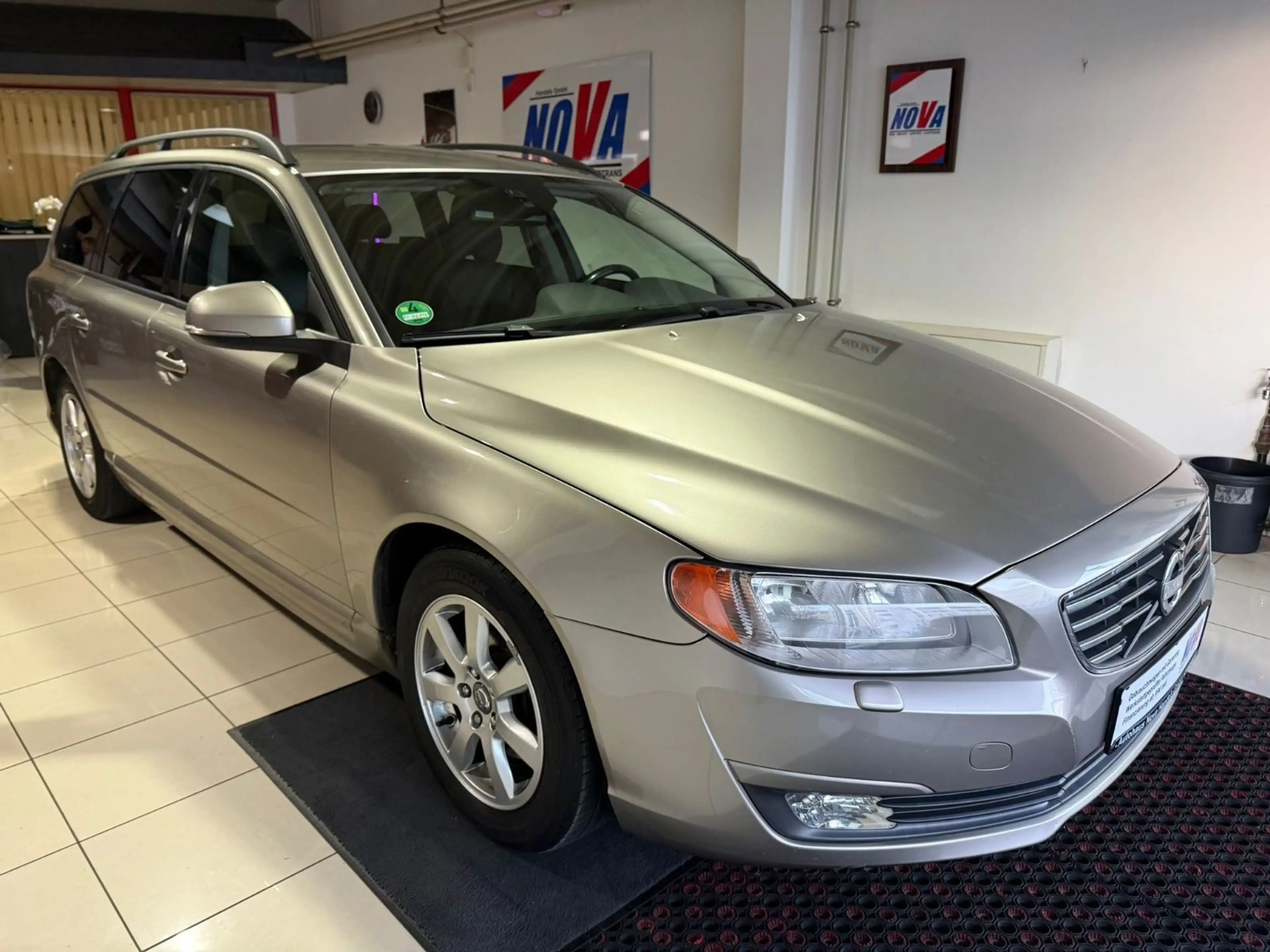 Volvo V70 D2 Kinetic*TÜV NEU*NAVI*LEDER*XENON*AHK*SHFT — photo 5