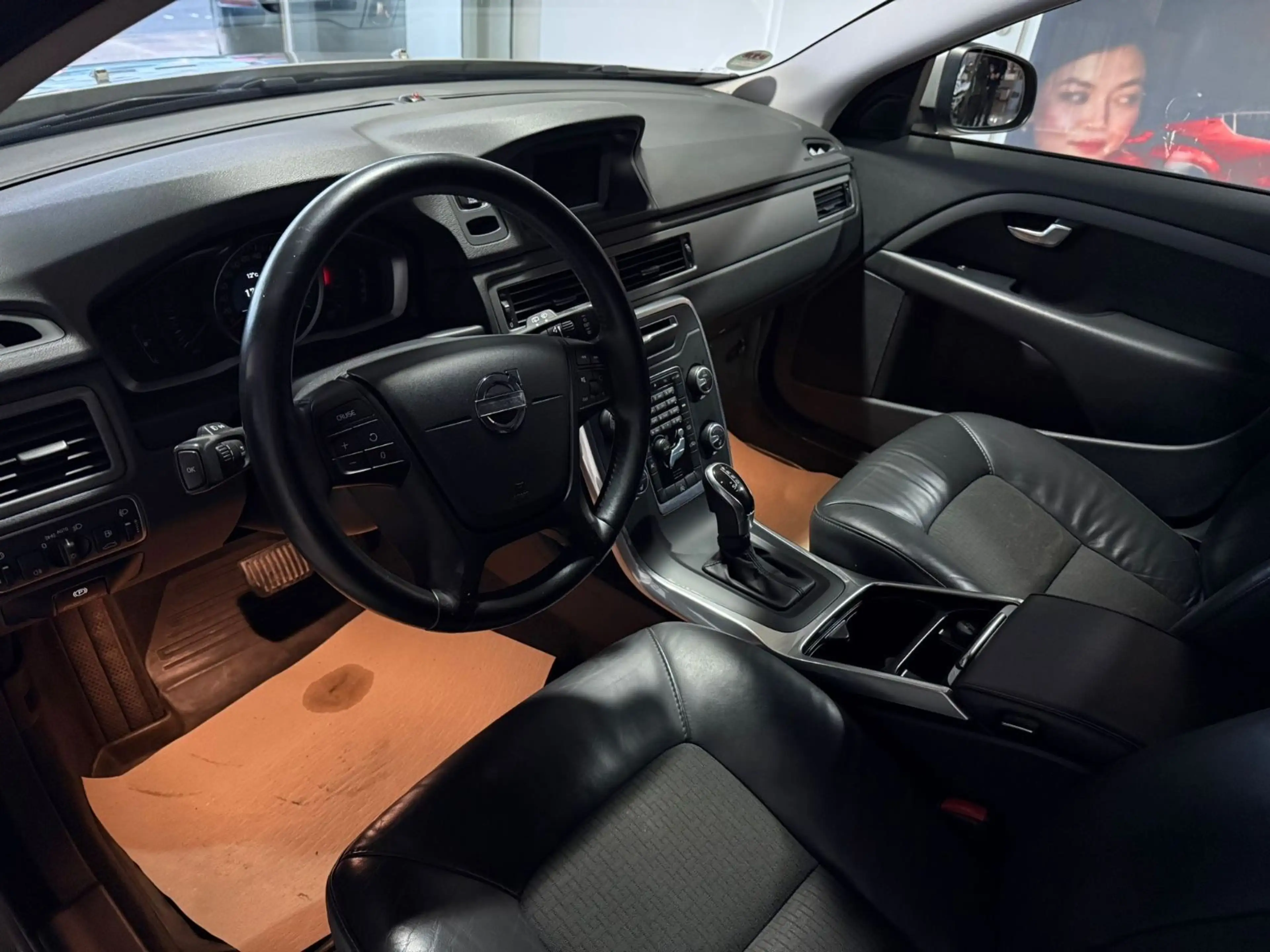 Volvo V70 D2 Kinetic*TÜV NEU*NAVI*LEDER*XENON*AHK*SHFT — photo 8