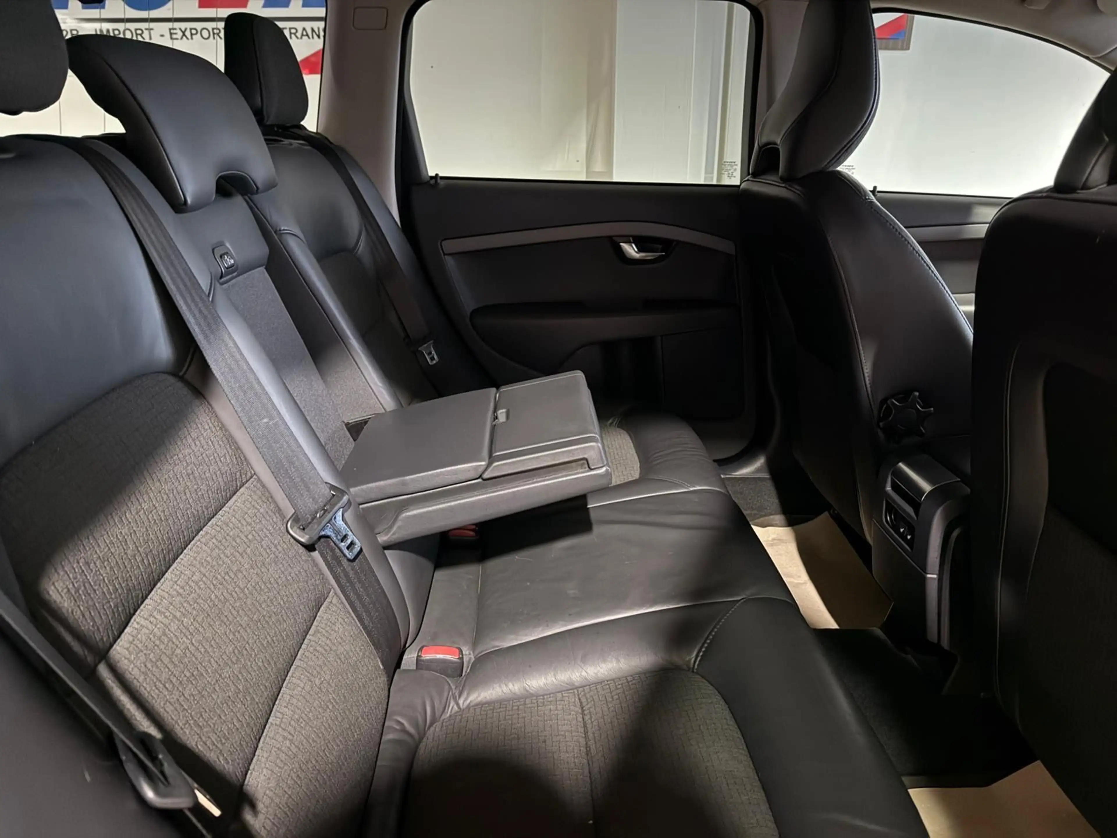 Volvo V70 D2 Kinetic*TÜV NEU*NAVI*LEDER*XENON*AHK*SHFT — photo 13