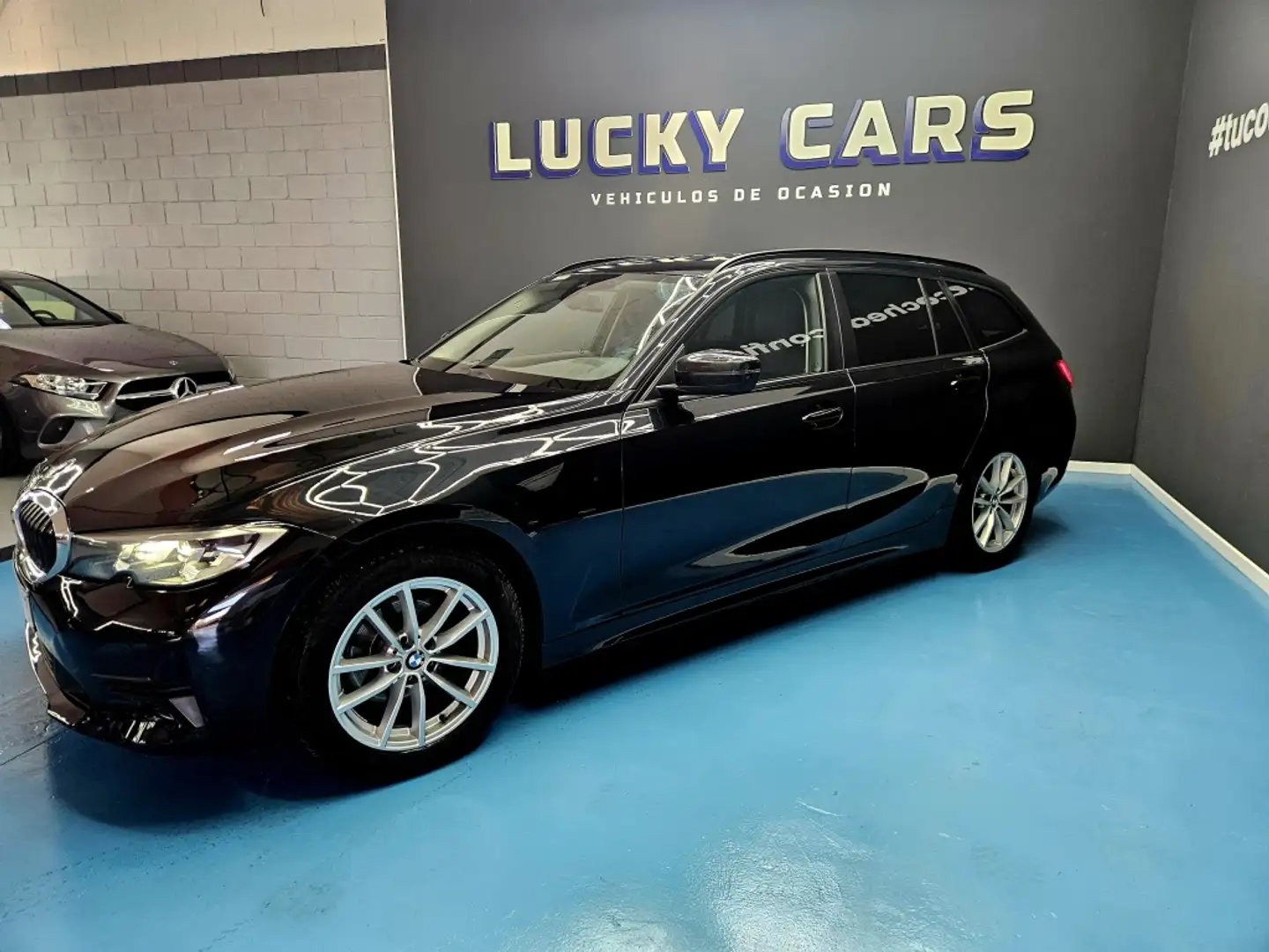 BMW 320 320iA Touring Noir - 1