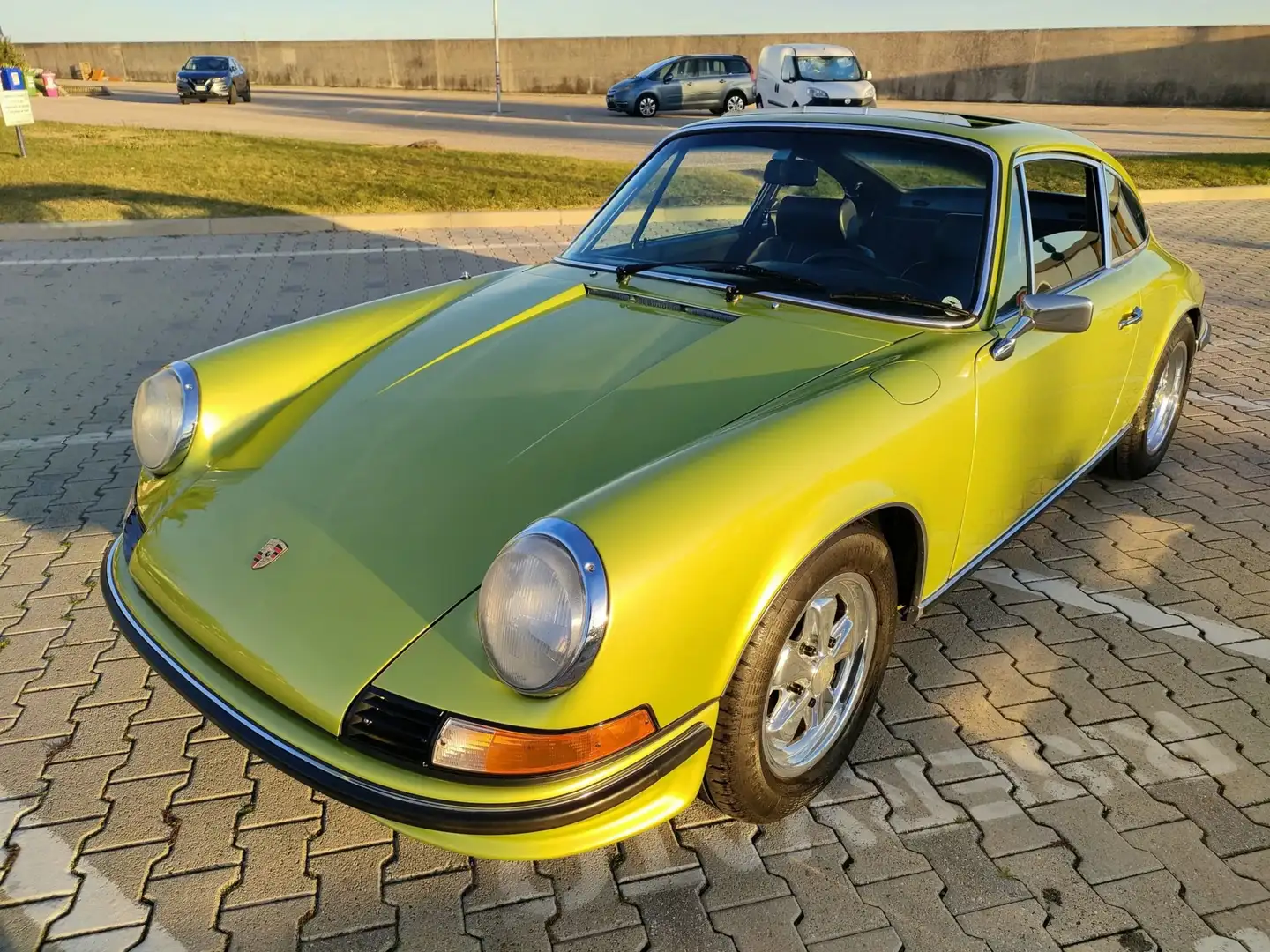 Porsche 911 T Coupe Verde - 2