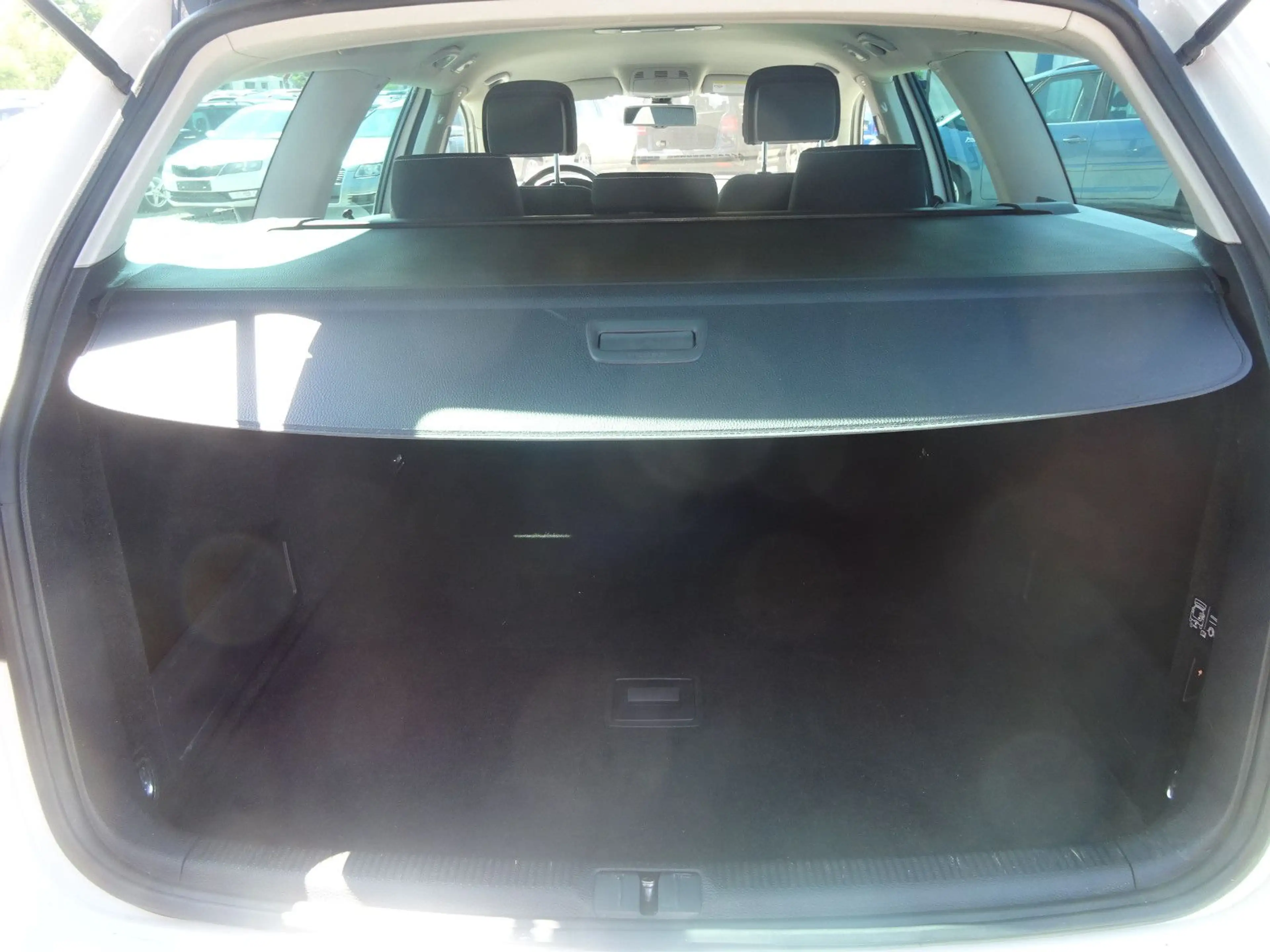 Volkswagen Passat Alltrack 2.0 TDI Variant BMT — photo 10