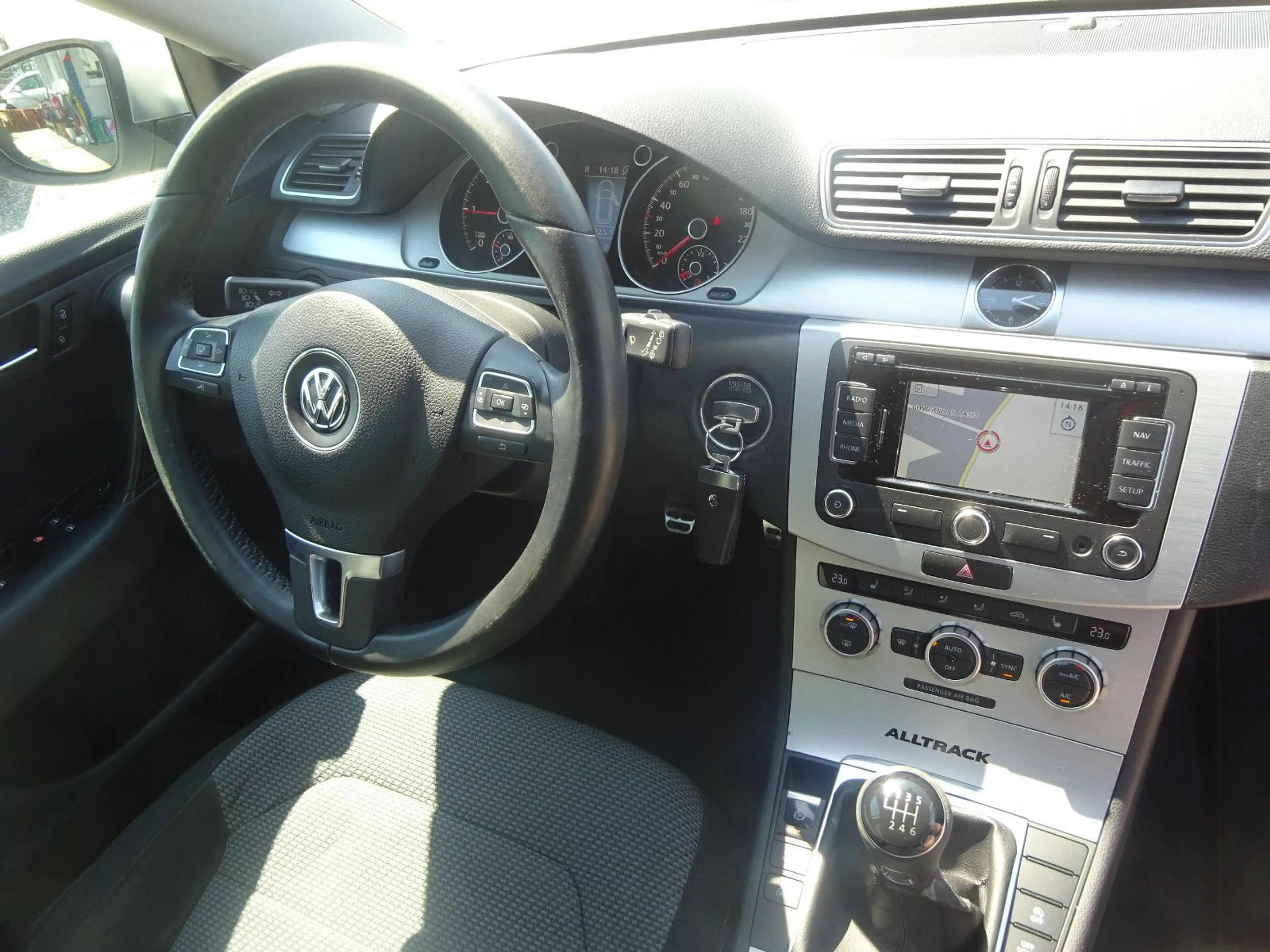 Volkswagen Passat Alltrack 2.0 TDI Variant BMT — photo 12