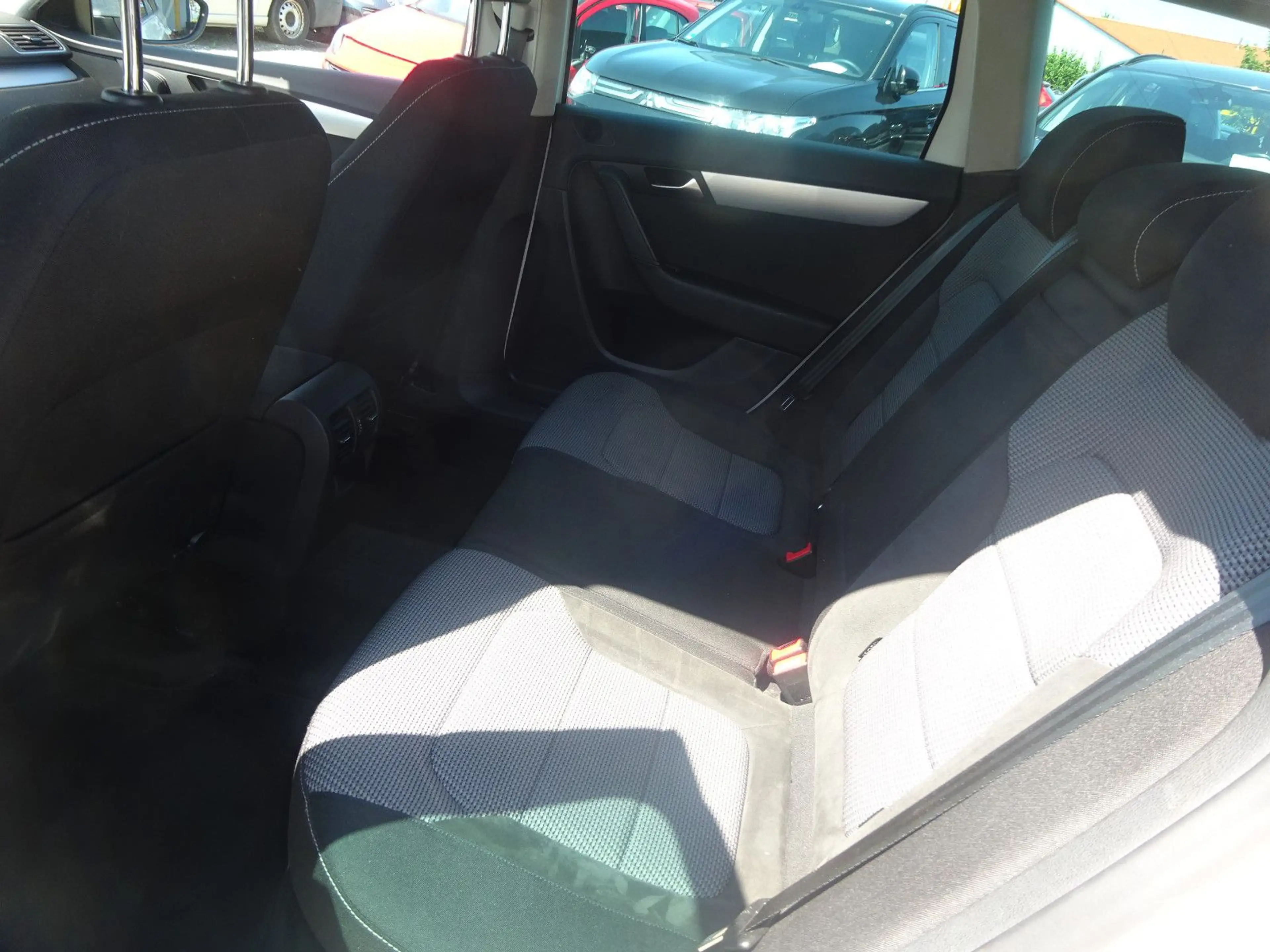 Volkswagen Passat Alltrack 2.0 TDI Variant BMT — photo 8