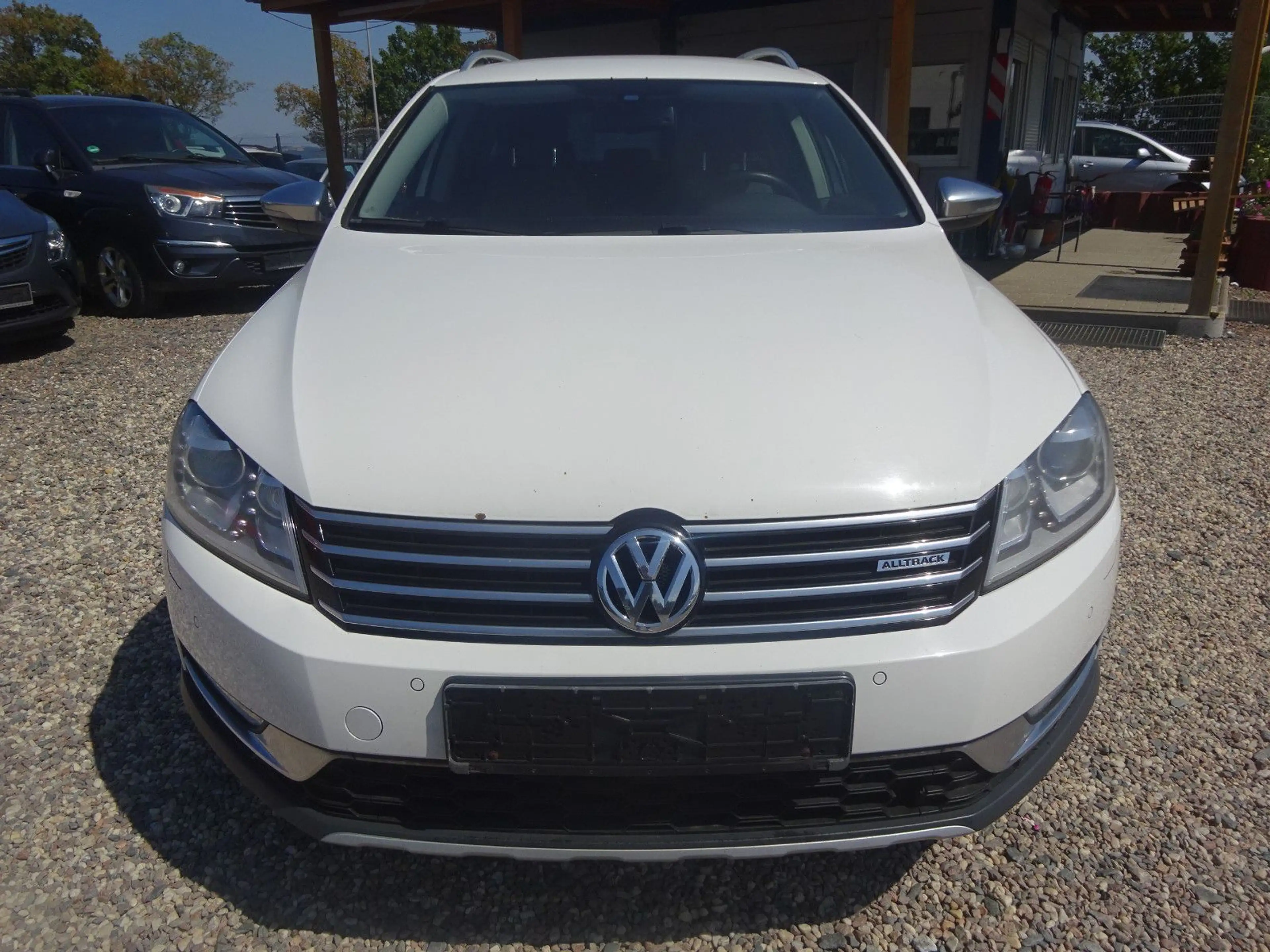 Volkswagen Passat Alltrack 2.0 TDI Variant BMT — photo 2