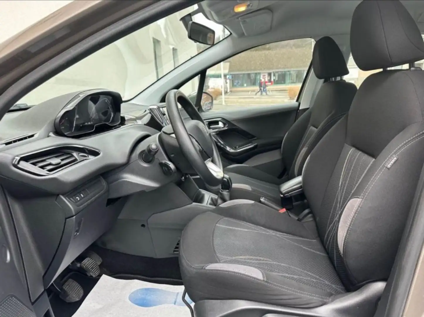 Peugeot 208 1.2i Allure Beige - 2