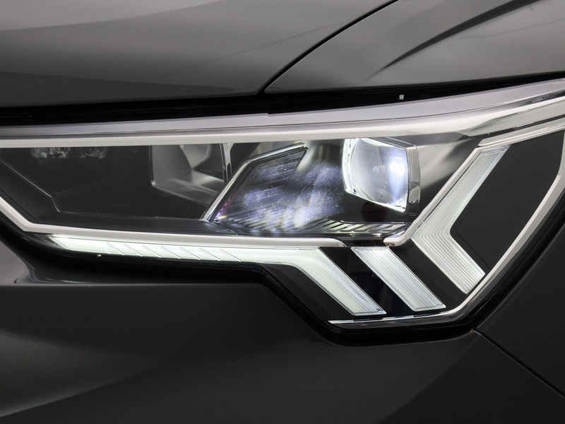 Audi Q3 35 TFSI S tronic Bus. Ed. Attraction — photo 14