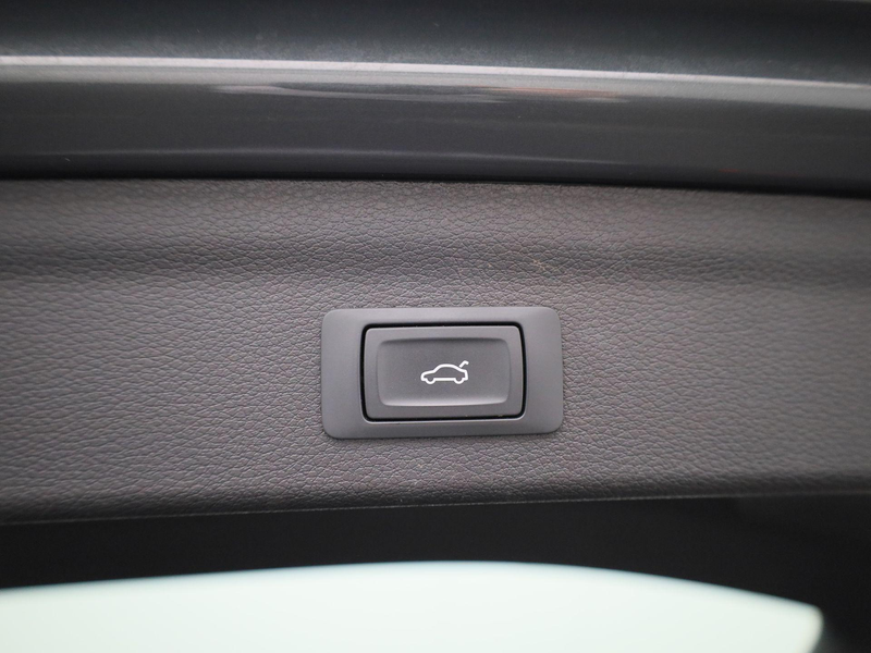 Audi Q3 35 TFSI S tronic Bus. Ed. Attraction — photo 12