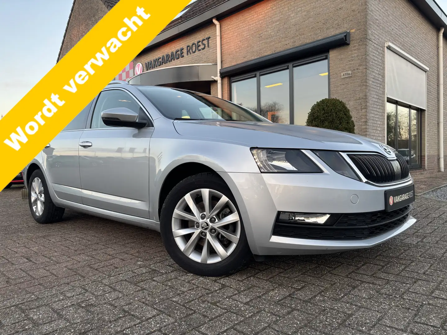 Skoda Octavia Combi 1.0 TSI Upgrade Business Edition Trekhaak / Gris - 1