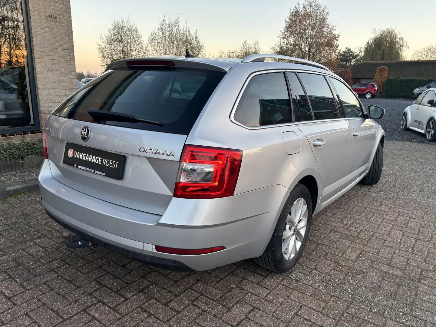 Skoda Octavia Combi 1.0 TSI Upgrade Business Edition Trekhaak / Gris - 2