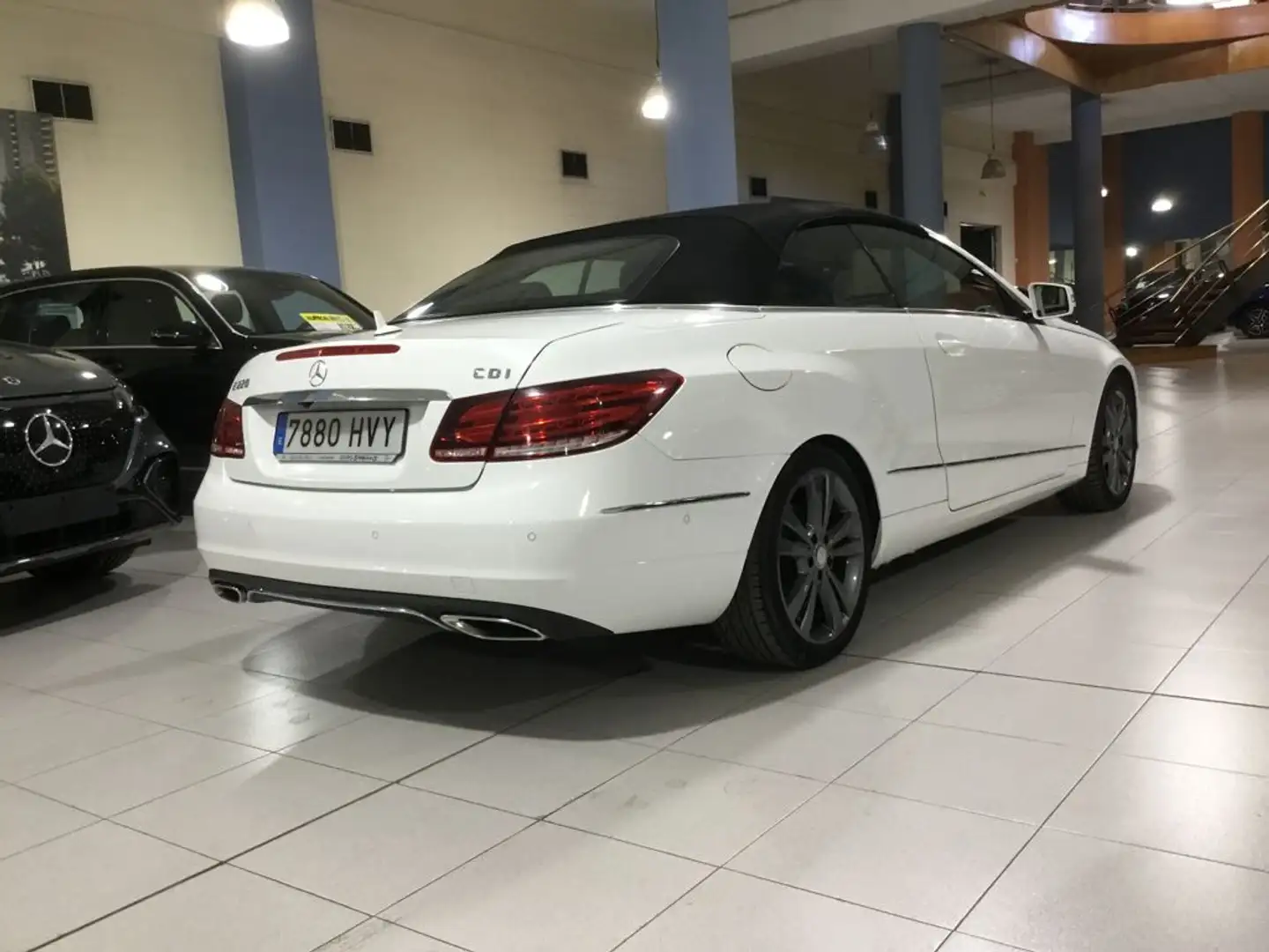 Mercedes-Benz E 220 CDI BlueEfficiency Cabrio - 2