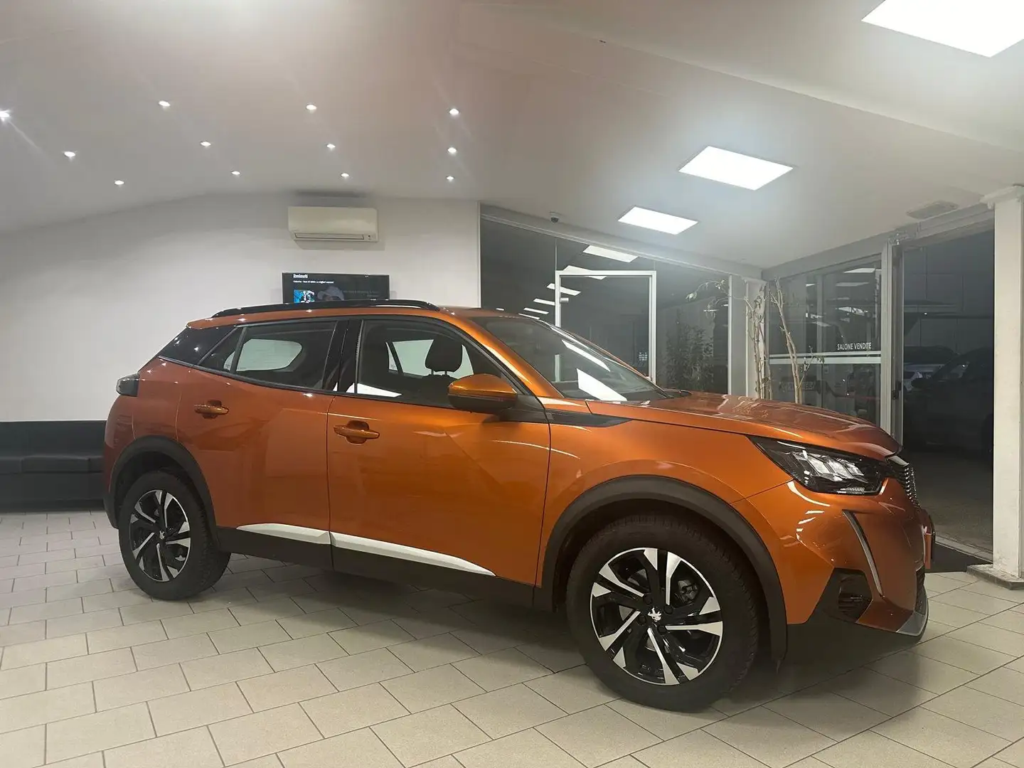 Peugeot 2008 1.5 bluehdi Allure s Arancione - 1