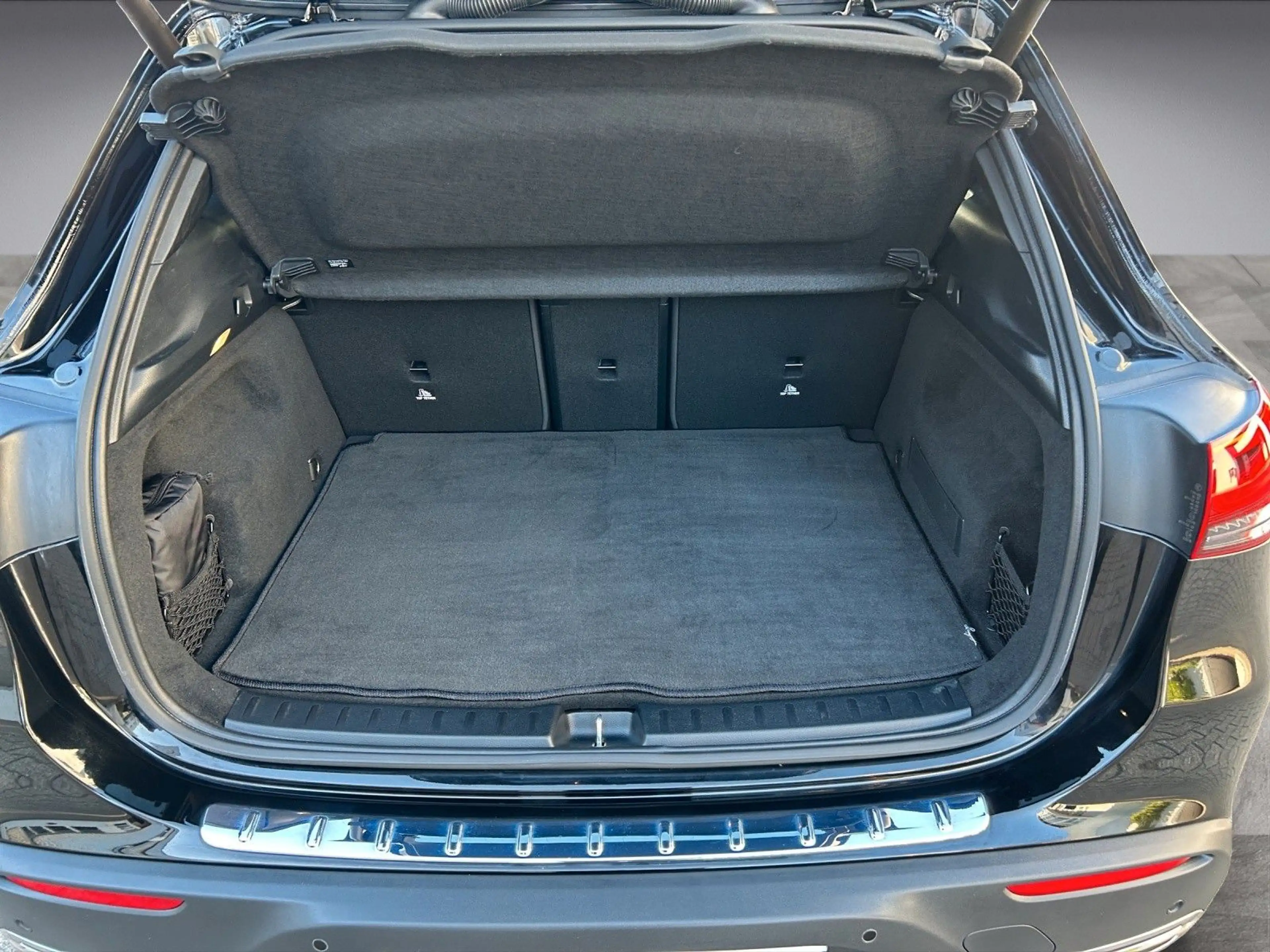Mercedes-Benz EQA 300 4M*TOTWINKEL*LED*SOUNDSY*KAMERA*KEYLESS* — photo 13