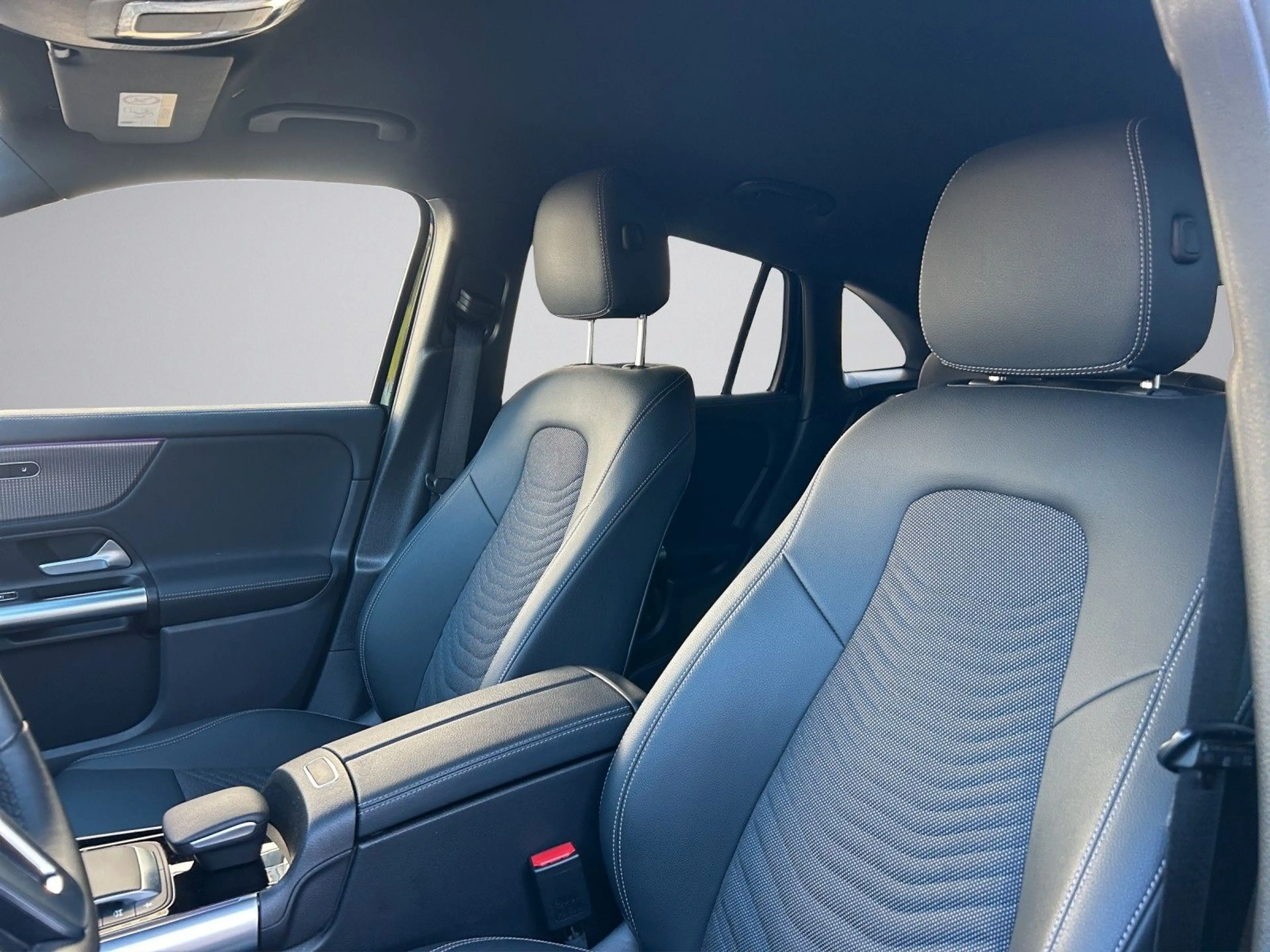 Mercedes-Benz EQA 300 4M*TOTWINKEL*LED*SOUNDSY*KAMERA*KEYLESS* — photo 10