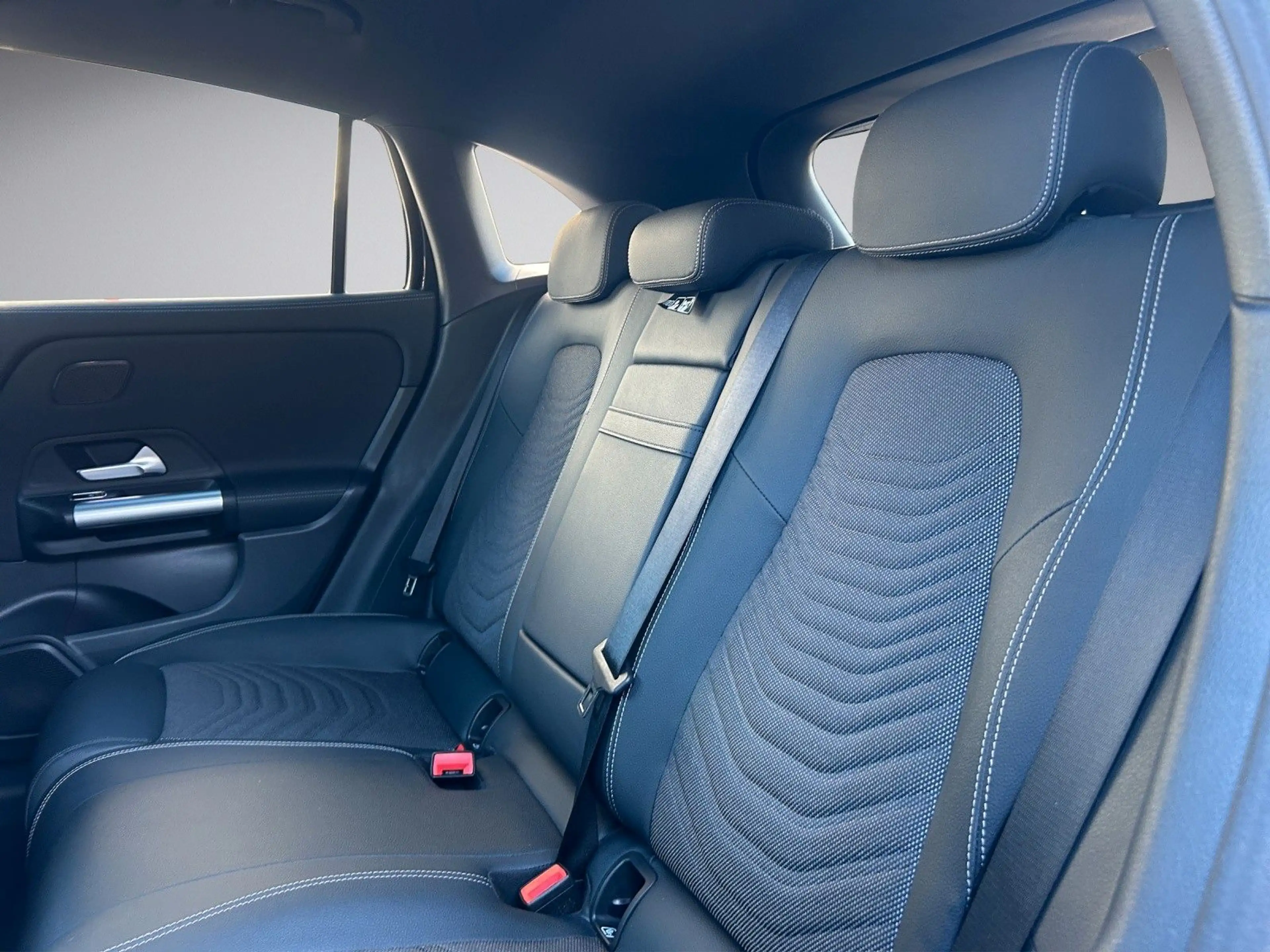 Mercedes-Benz EQA 300 4M*TOTWINKEL*LED*SOUNDSY*KAMERA*KEYLESS* — photo 12