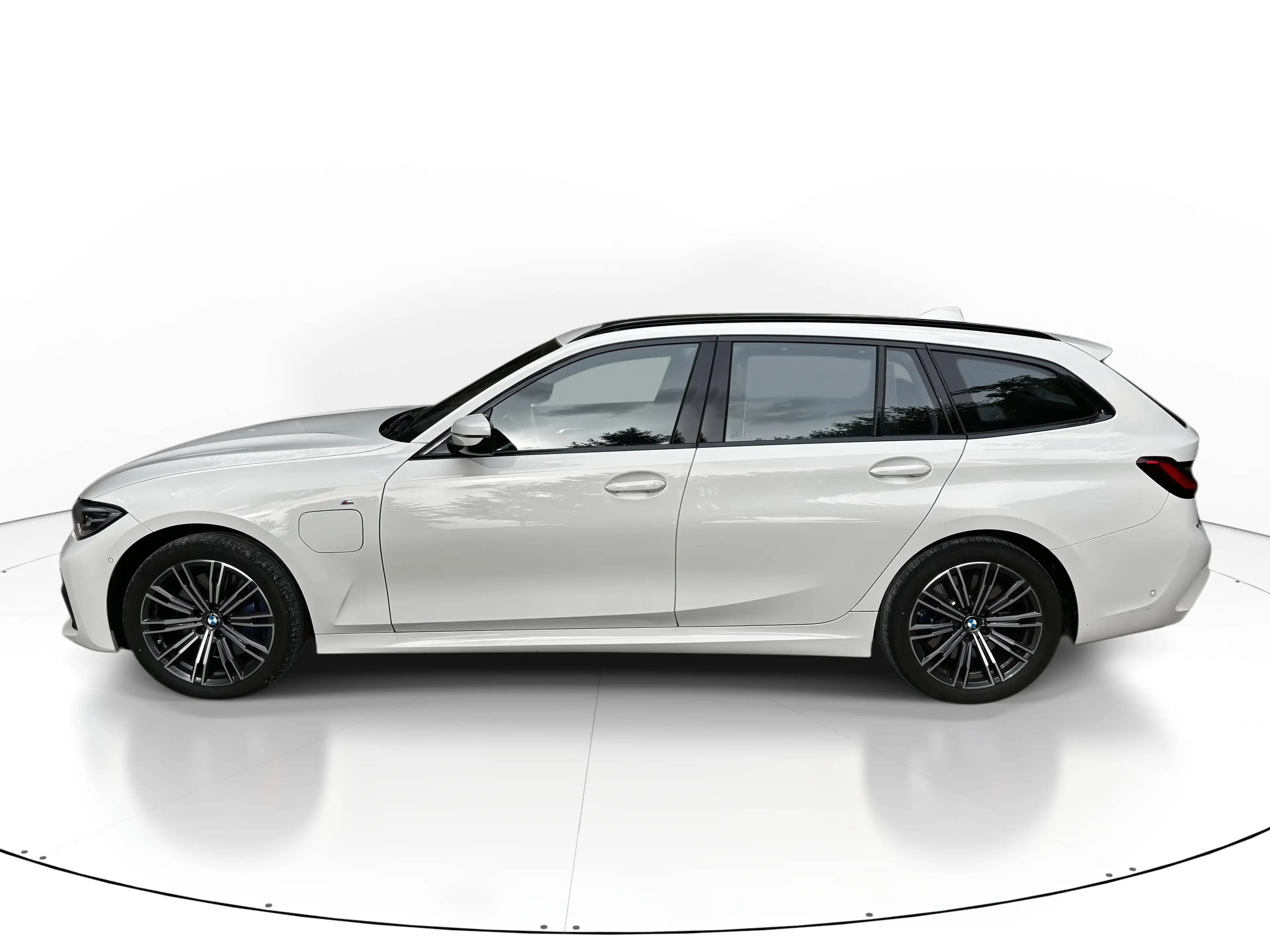 BMW 330 330e xDrive M Sport *MSportbremse*Pano*uvm — photo 2