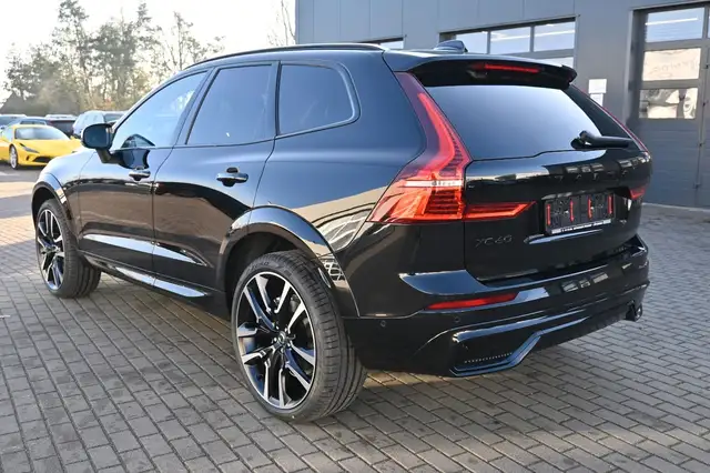 Volvo XC60 view 3