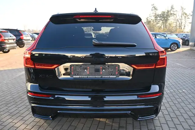 Volvo XC60 view 4