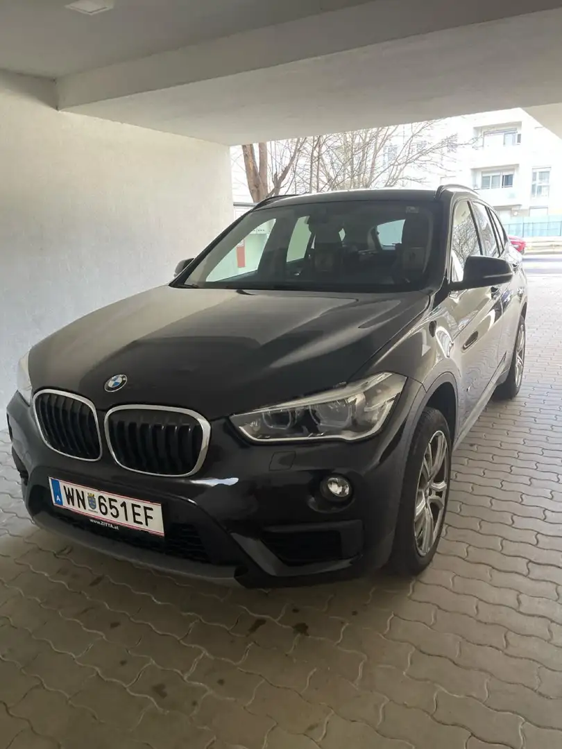 BMW X1 xDrive 20d Advantage Aut. Schwarz - 1