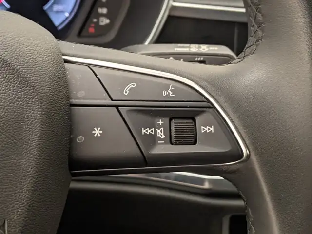 Audi Q3 view 12
