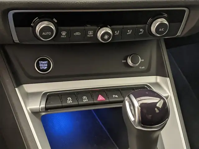 Audi Q3 view 13