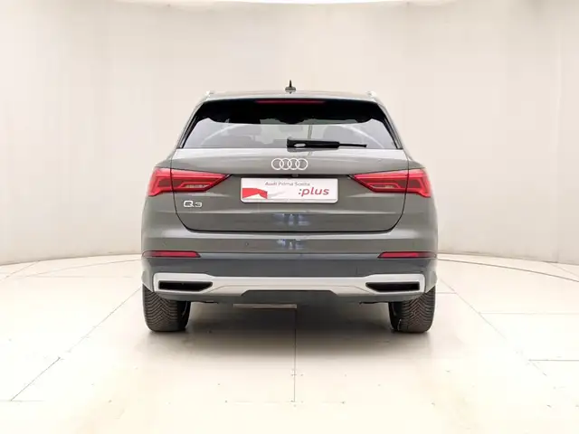 Audi Q3 view 5