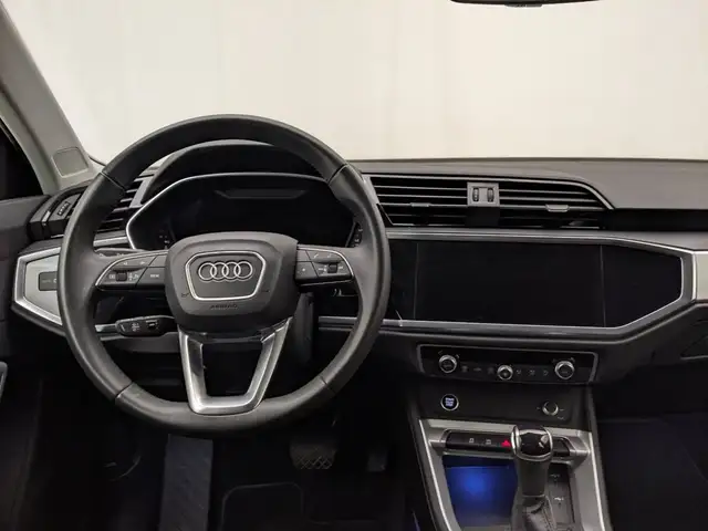 Audi Q3 view 7