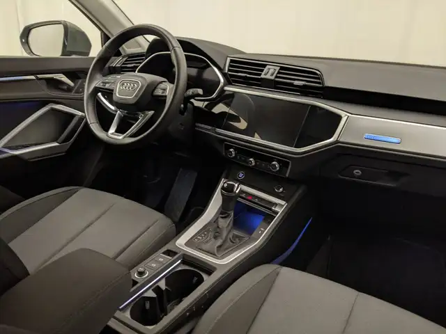Audi Q3 view 6