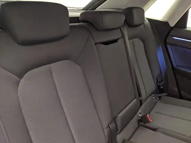 Audi Q3 view 8
