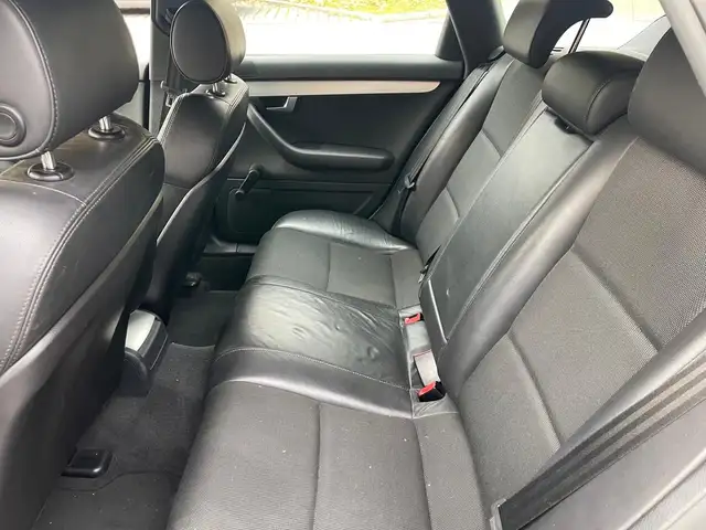 Audi A4 view 14