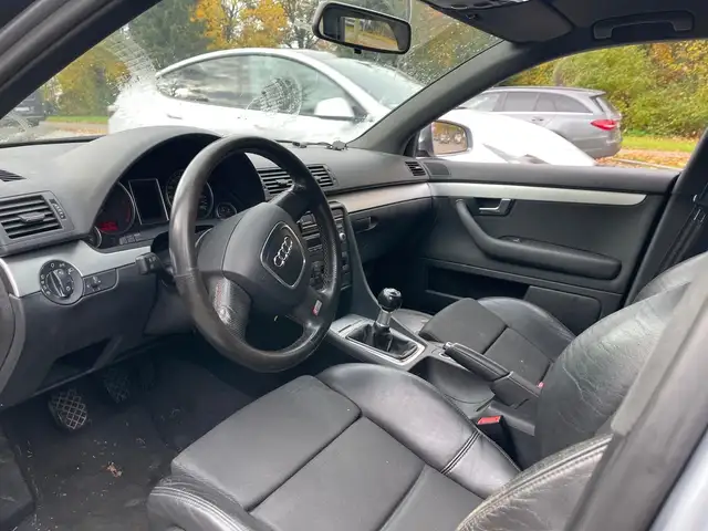Audi A4 view 12